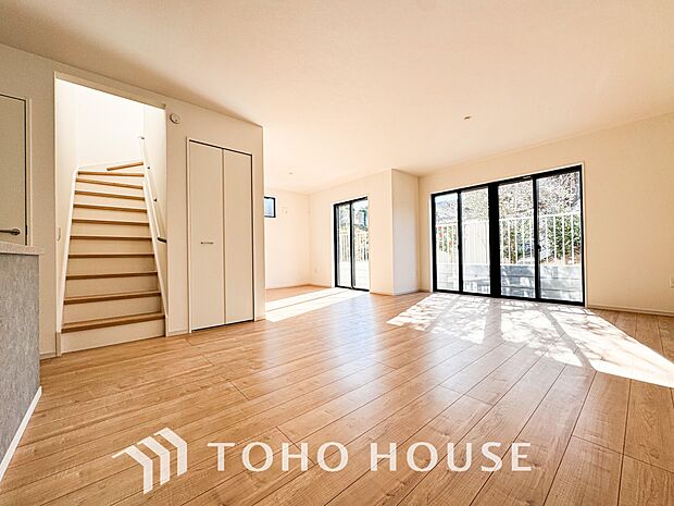 ホワイトナチュラルのテイストが、自然体で過ごせる心地良さ生み出しています。