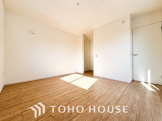 白を基調とした室内は、明るい住空間を造り出すだけでなく、清潔感をもたらしてくれます。