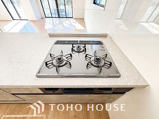 毎日料理をする、料理が好き、家族が多くて量を作る必要がある、等の方々にとっては必須の3口コンロ。