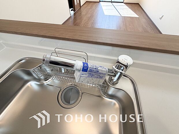 安安全でおいしい水を手軽に。ボタンひとつで浄水と原水に切り替えられる浄水器一体型水洗を使用。