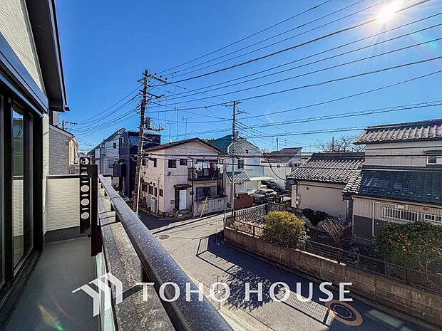 その豊かな眺望にふさわしい空間には、通風・採光にも優れ、心地よい光と風があふれています。