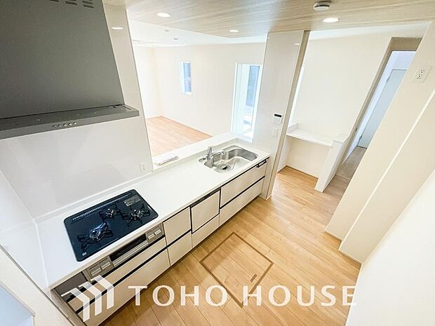 ご家族みんなで調理ができる位のスペースを実現したキッチン空間となっております。