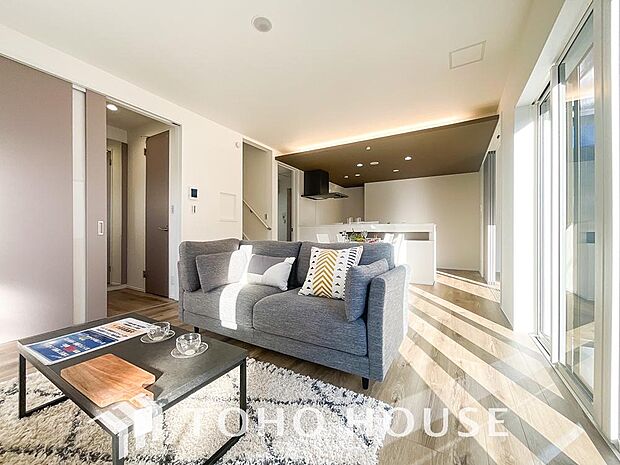 家は、ただ生活する場ではなく、笑顔の毎日、安らぎの日々のために、暮らしを愉しく、快適にする場所。