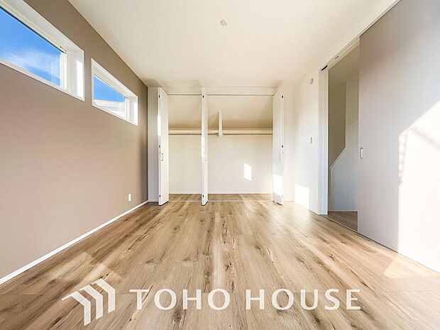 一日の疲れを癒やしてくれる主寝室。時を忘れて過ごす場所として過ごせるお部屋。