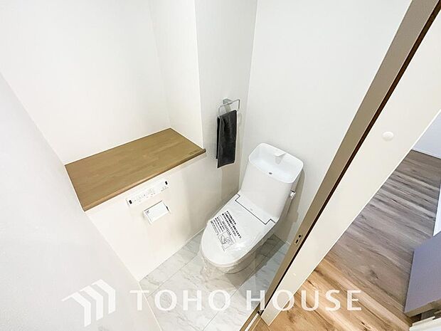 清潔な空間であって頂けますように、目に留まるだけではなく、汚れをふき取り易いフロアと壁紙をチョイス。