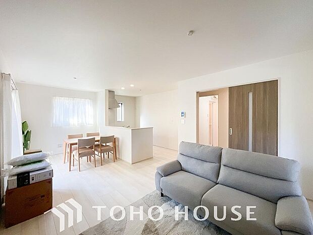 造りこんだ空間演出の妙が生み出す光と質のハーモニーはこの住宅のクオリティの良さを実感させてくれます。