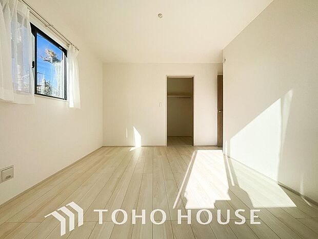 一日の疲れを癒やしてくれる主寝室。時を忘れて過ごす場所として過ごせるお部屋。