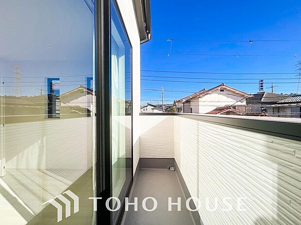 夜空の煌めきや、室内への通風や採光へ一役。ガーデニング等も充分に楽しめる広さを確保しております。