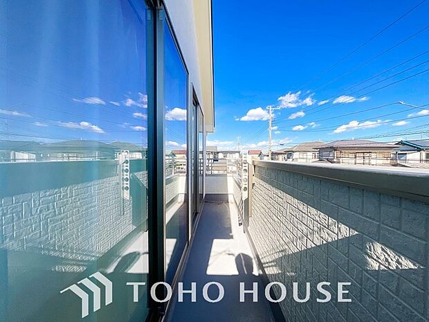 夜空の煌めきや、室内への通風や採光へ一役。ガーデニング等も充分に楽しめる広さを確保しております。