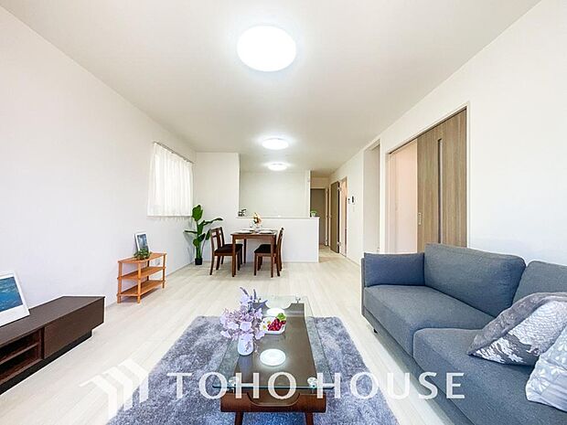 造りこんだ空間演出の妙が生み出す光と質のハーモニーはこの住宅のクオリティの良さを実感させてくれます。