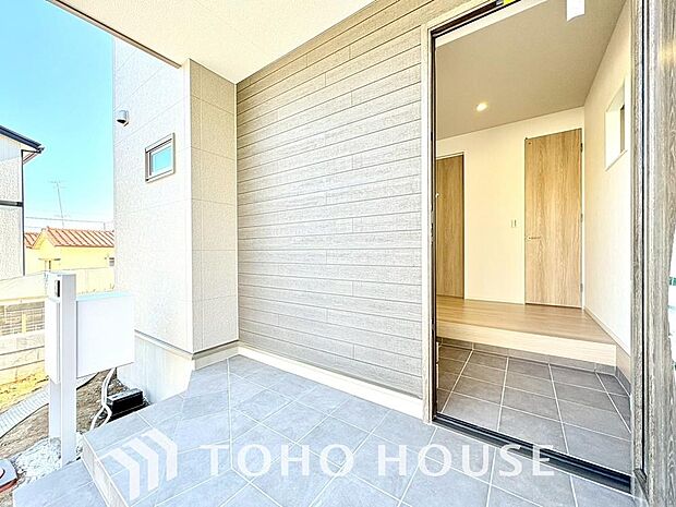 ダウンライトを使用しお洒落に演出。帰りたくなる家をテーマに設計。いつも「人」と「家」の間に・・・。