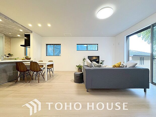 作り手の「気持ちの良いリビングでお過ごししていただきたい」という思いを感じさせます。