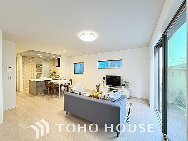 造りこんだ空間演出の妙が生み出す光と質のハーモニーはこの住宅のクオリティの良さを実感させてくれます。