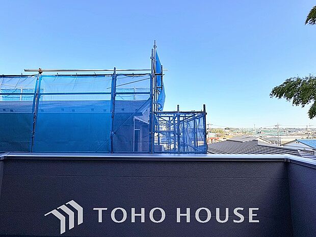 その豊かな眺望にふさわしい空間には、通風・採光にも優れ、心地よい光と風があふれています。