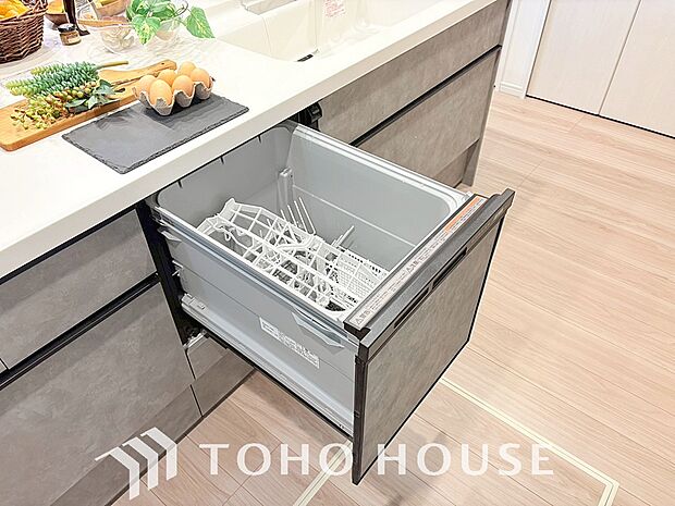 高温水や高圧水流を使う事で効率よく食器洗浄できます。殺菌効果も高いので哺乳瓶等を洗う際にも便利です。