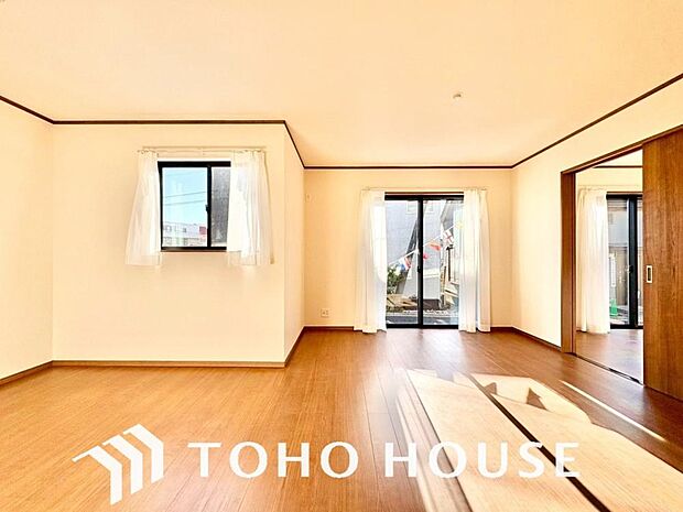 作り手の「気持ちの良いリビングでお過ごししていただきたい」という思いを感じさせます。