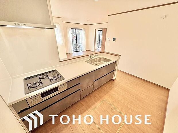 広々キッチンを採用。みんなで作った料理を召し上がりながらの会話は、どのような物になるのでしょうか。