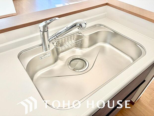 ワンタッチで浄水と原水を切り替えできる浄水器一体型水栓は水道水に含まれる有害物質を除去してくれます。