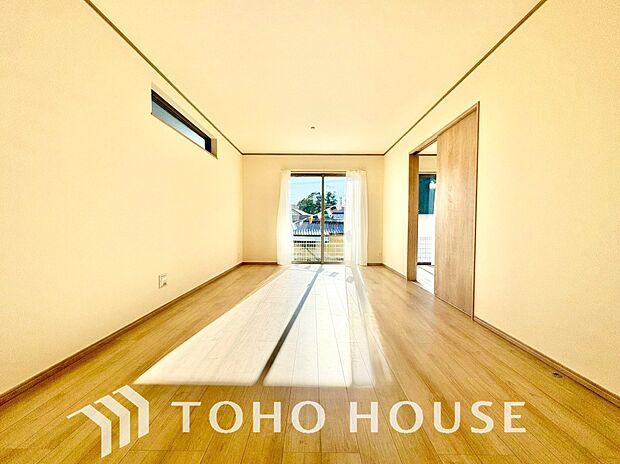 作り手の「気持ちの良いリビングでお過ごししていただきたい」という思いを感じさせます。