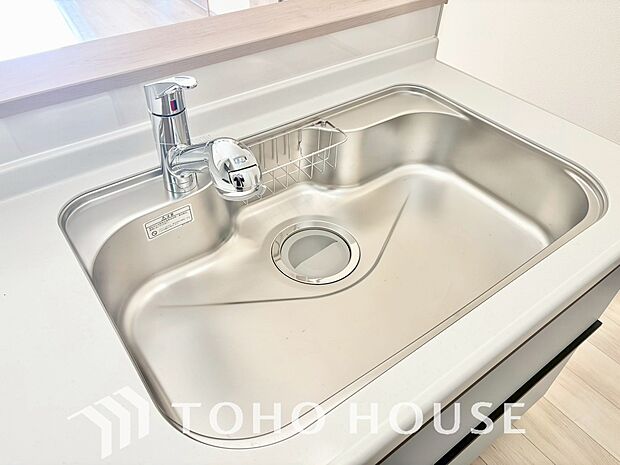 ワンタッチで浄水と原水を切り替えできる浄水器一体型水栓は水道水に含まれる有害物質を除去してくれます。