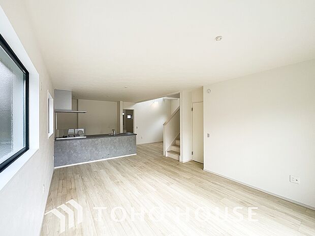 造りこんだ空間演出の妙が生み出す光と質のハーモニーはこの住宅のクオリティの良さを実感させてくれます。