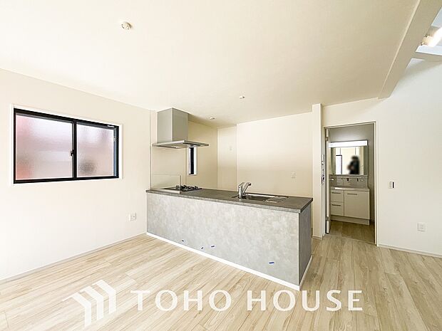 作り手の「気持ちの良いリビングでお過ごししていただきたい」という思いを感じさせます。