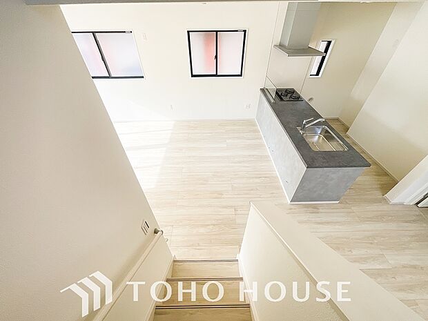 家は、ただ生活する場ではなく、笑顔の毎日、安らぎの日々のために、暮らしを愉しく、快適にする場所。