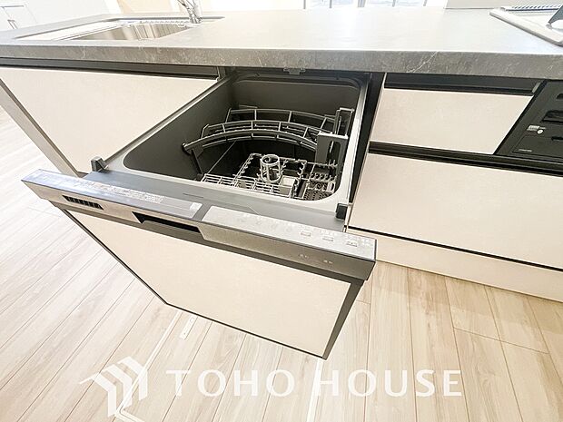 高温水や高圧水流を使う事で効率よく食器洗浄できます。殺菌効果も高いので哺乳瓶等を洗う際にも便利です。