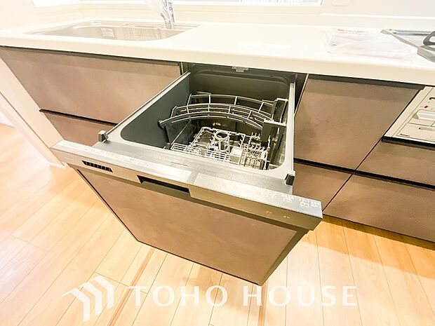 高温水や高圧水流を使う事で効率よく食器洗浄できます。殺菌効果も高いので哺乳瓶等を洗う際にも便利です。