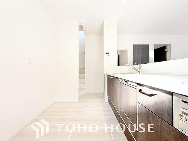 広々キッチンを採用。みんなで作った料理を召し上がりながらの会話は、どのような物になるのでしょうか。