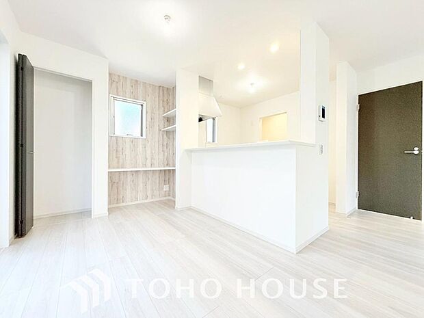 心温まるくつろぎを楽しめるリビングは、静かで落ち着いた癒しの空間となり、家族とゆったり過ごせます。