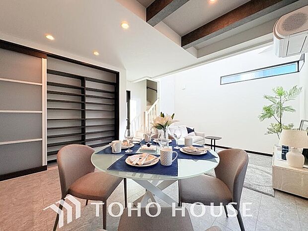 家は、ただ生活する場ではなく、笑顔の毎日、安らぎの日々のために、暮らしを愉しく、快適にする場所。