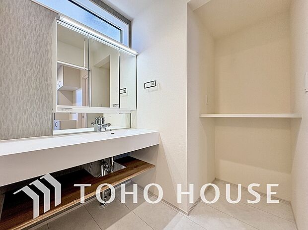 お家の中でも特にプライベートスペースとなる洗面所は、洗濯場所と浴室を同じ空間でまとめております。