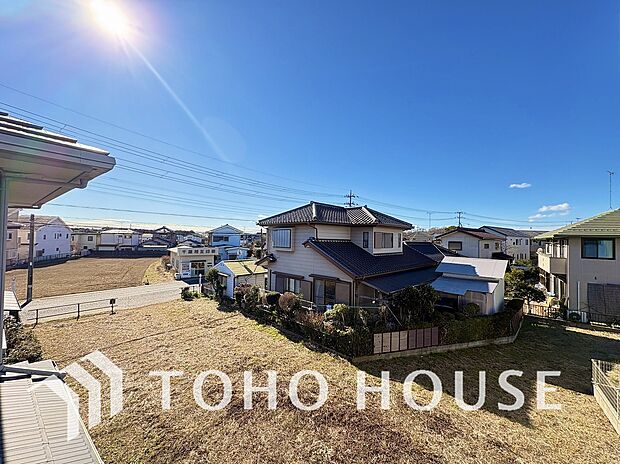 その豊かな眺望にふさわしい空間には、通風・採光にも優れ、心地よい光と風があふれています。