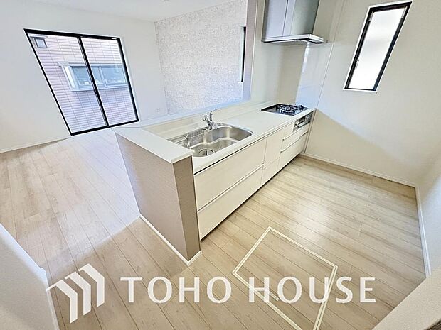 広々キッチンを採用。みんなで作った料理を召し上がりながらの会話は、どのような物になるのでしょうか。