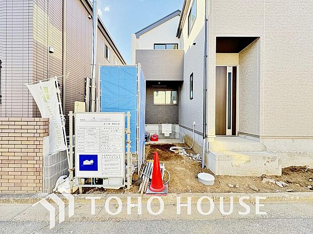 愛車を雨や風、紫外線から守り、セキュリティ面でも安心です。ちょっとしたDIYをするスペースとしても。