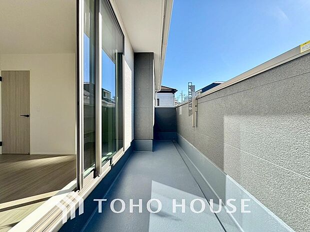 陽光に愛され、環境に恵まれ、家族に包まれた邸宅は、どんなに月日が経っても色褪せる事なく輝き続けます。