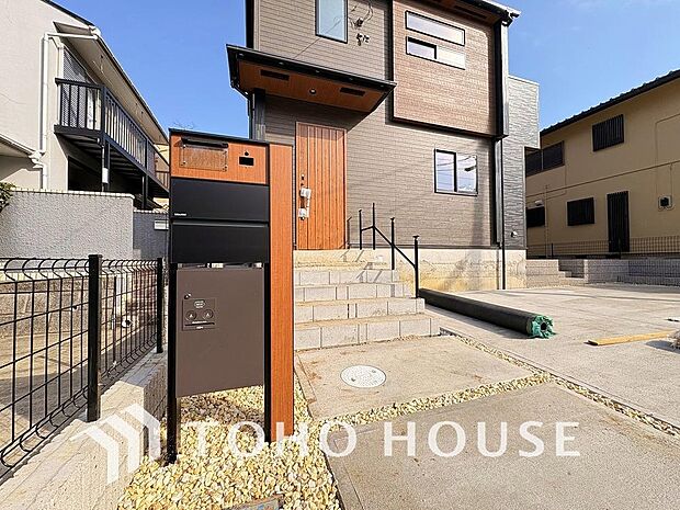 宅配ボックスは、ネットショッピングなどによって増加傾向の小型のお届け物の受け取りにができて便利。