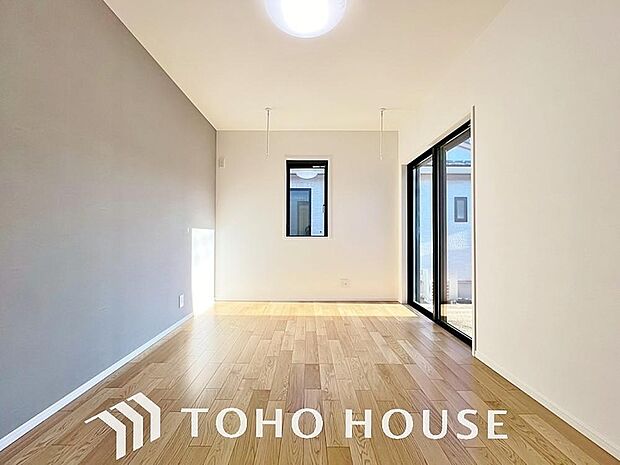 一日の疲れを癒やしてくれる主寝室。時を忘れて過ごす場所として過ごせるお部屋。