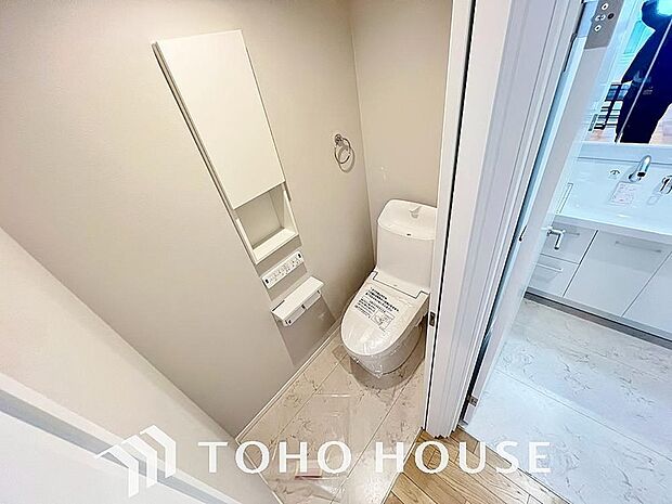 清潔な空間であって頂けますように、目に留まるだけではなく、汚れをふき取り易いフロアと壁紙をチョイス。
