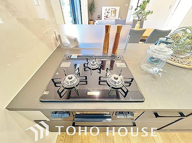 毎日料理をする、料理が好き、家族が多くて量を作る必要がある、等の方々にとっては必須の3口コンロ。