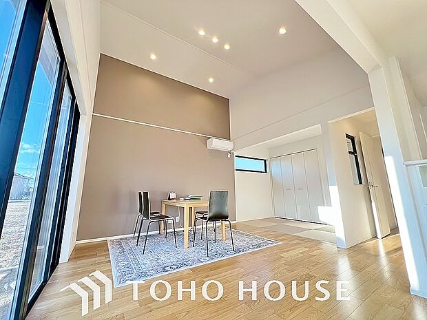 造りこんだ空間演出の妙が生み出す光と質のハーモニーはこの住宅のクオリティの良さを実感させてくれます。