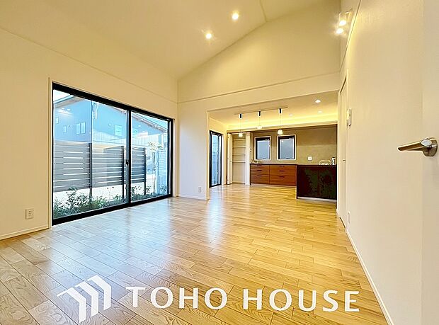 家は、ただ生活する場ではなく、笑顔の毎日、安らぎの日々のために、暮らしを愉しく、快適にする場所。