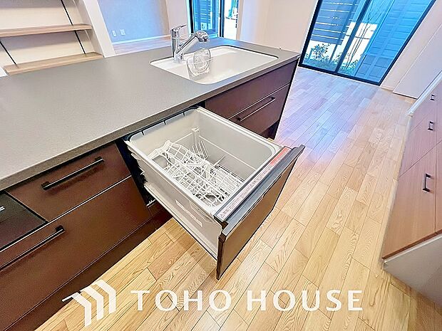 高温水や高圧水流を使う事で効率よく食器洗浄できます。殺菌効果も高いので哺乳瓶等を洗う際にも便利です。