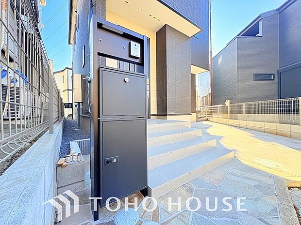 留守でも荷物が受け取れるため、共働きで昼間の宅配物の受け取りが困難な世帯や、インターネットショッピング等の通信販売をよく利用する人にニーズが高まっている。