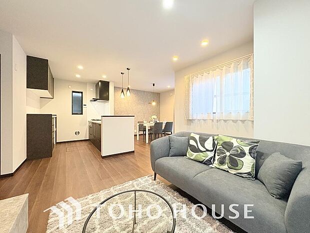 家は、ただ生活する場ではなく、笑顔の毎日、安らぎの日々のために、暮らしを愉しく、快適にする場所。