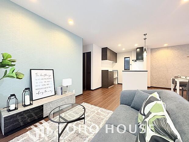 光が注がれる青い空から鮮やかに赤色にゆっくりと染まる。そんな優しい時間がここでは流れてゆく。