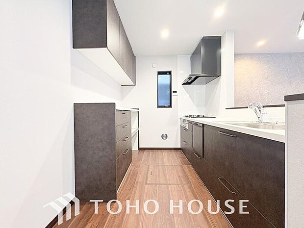 お料理の上手な方が独壇場でお料理の腕を披露するスタイルに向いているキッチンです。