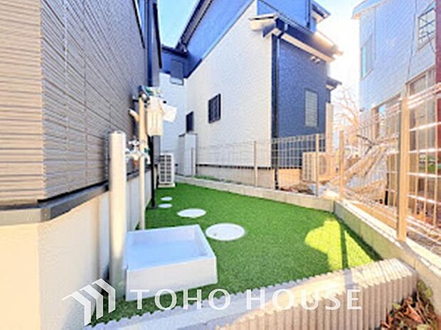 めまぐるしく過ぎ行く日々の中で、休息と癒しを提供してくれる空の下のプライベート空間があります。