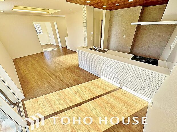 家は、ただ生活する場ではなく、笑顔の毎日、安らぎの日々のために、暮らしを愉しく、快適にする場所。